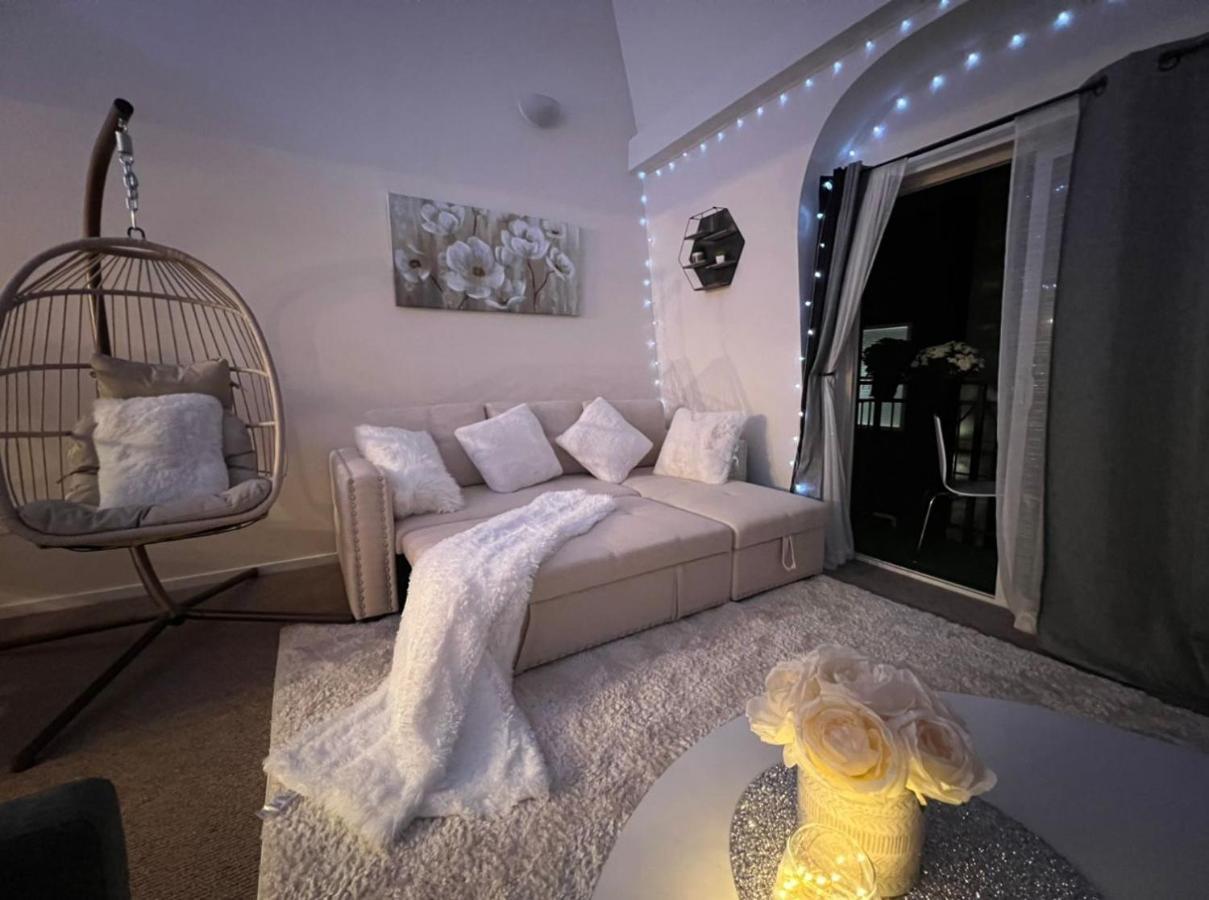 Cozy Downtown Condo Retreat With Space Needle View Seattle Exterior photo